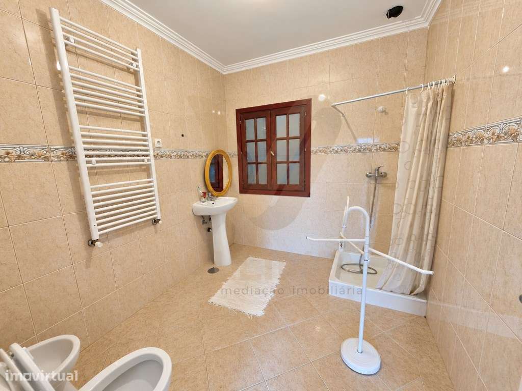 Moradia T4 c/ Jardim | Rebordões Santa Maria - Ponte de Lima-25