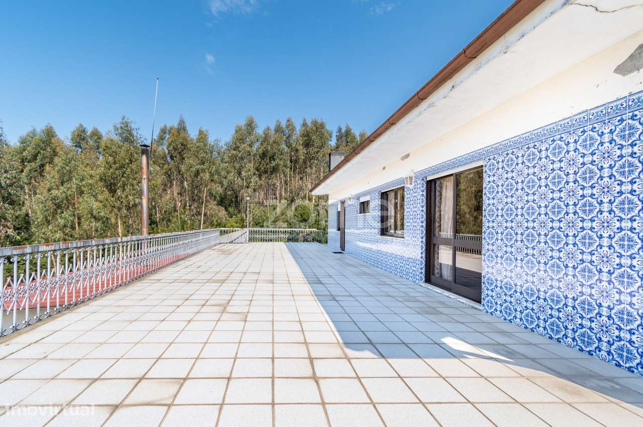 Moradia T4 c/ Loja Comercial - Grande imagem: 1/60