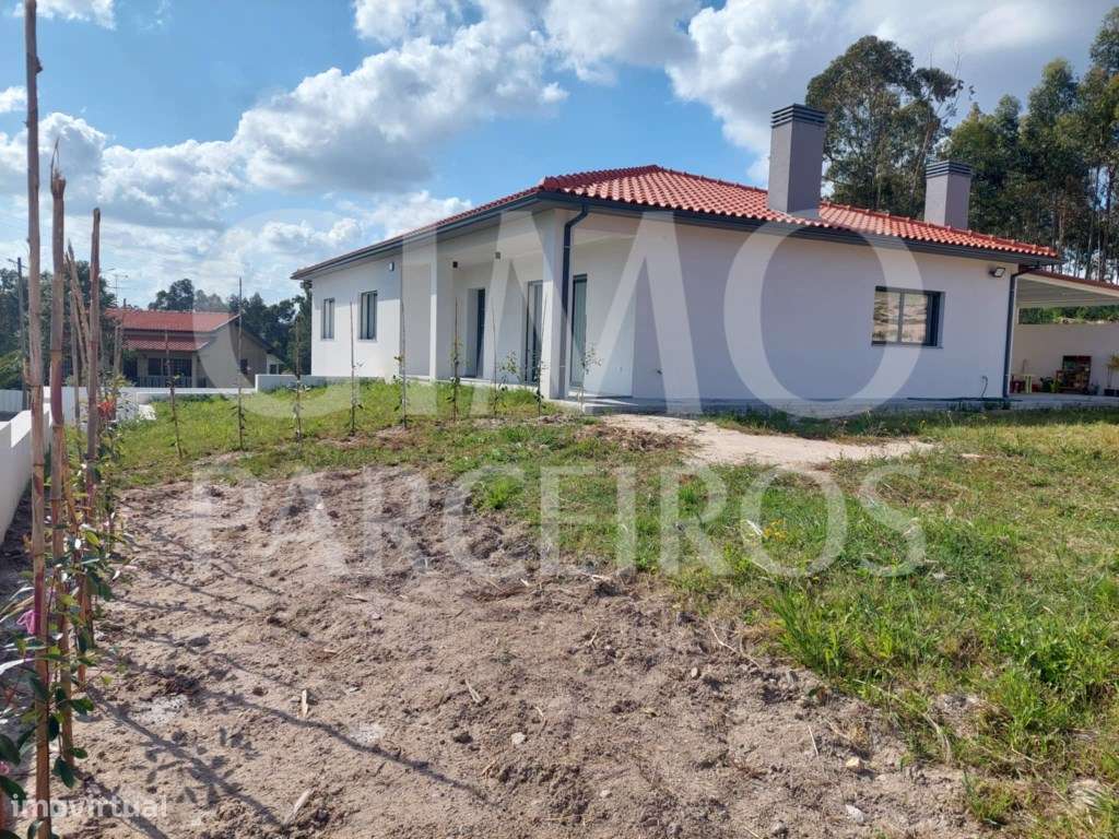 Moradia T3 Moderna e Confortável em Oliveira do Bairro.-1