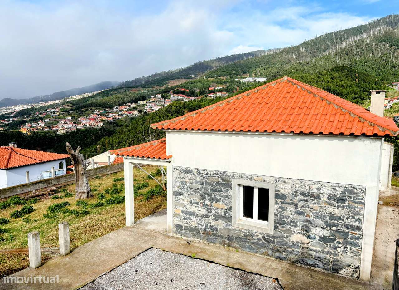 Terreno Urbano Exclusivo com Moradia em Pedra e Expansão Aprovada - Grande imagem: 2/8