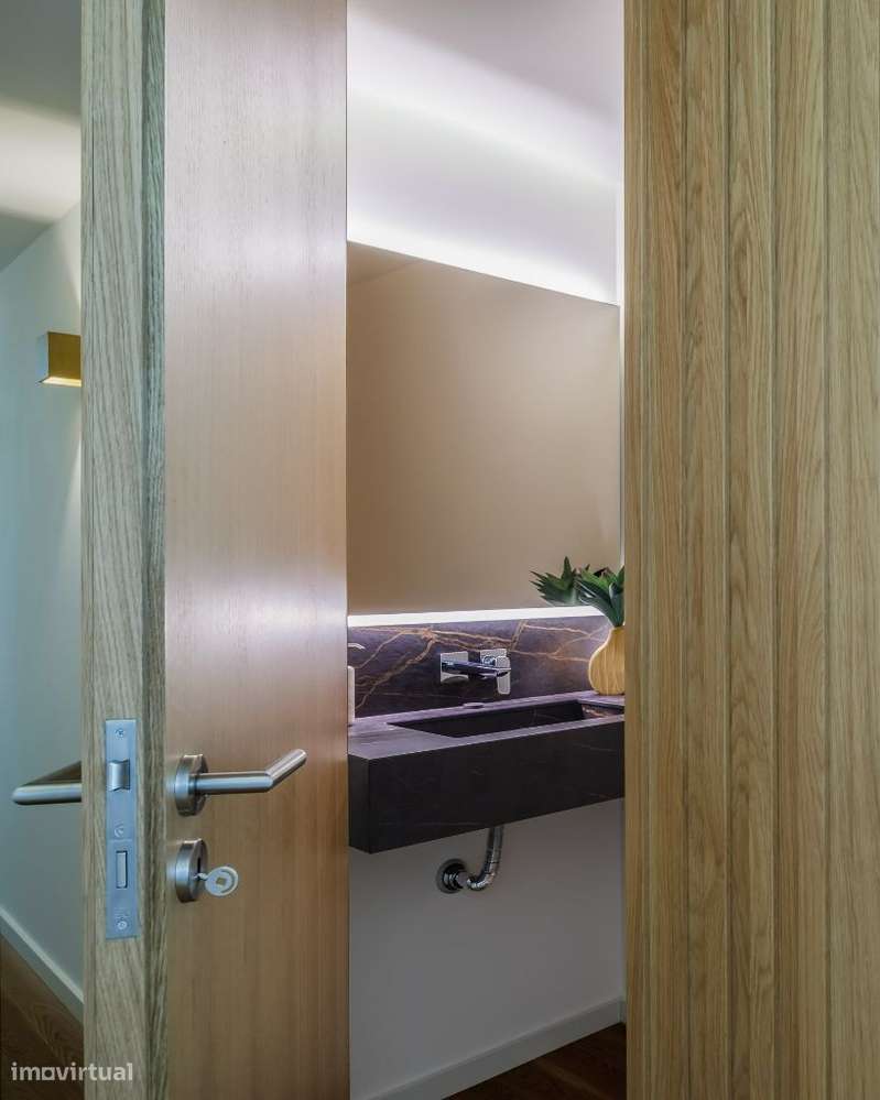 Moradia de Luxo em Aveiro: Centralidade, Conforto e Sustentabilidade-8