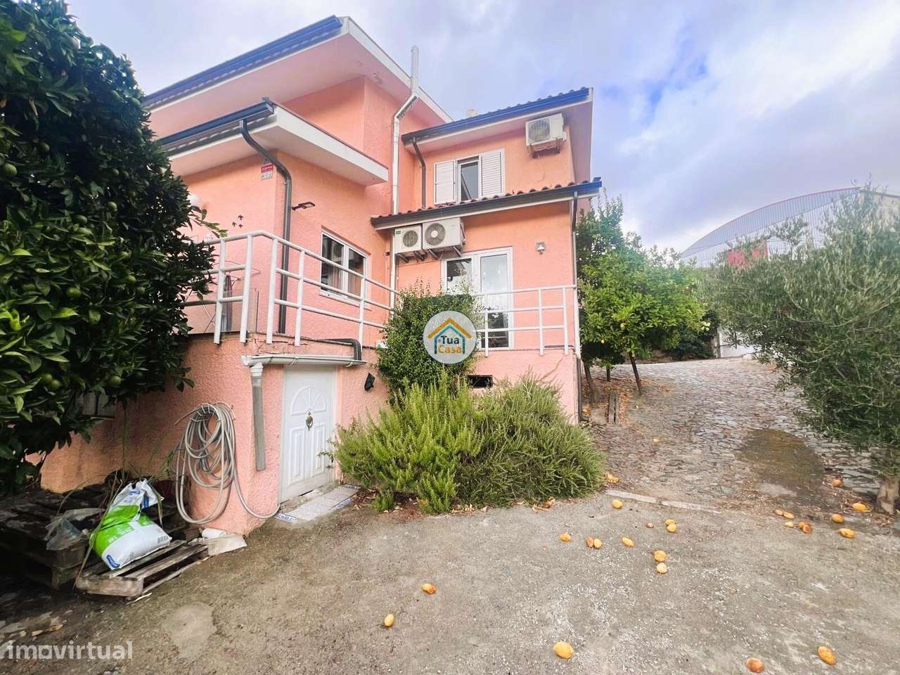 Moradia T6 com piscina, terraço, garagem e cave, situada em Adaufe, Vi - Grande imagem: 4/48