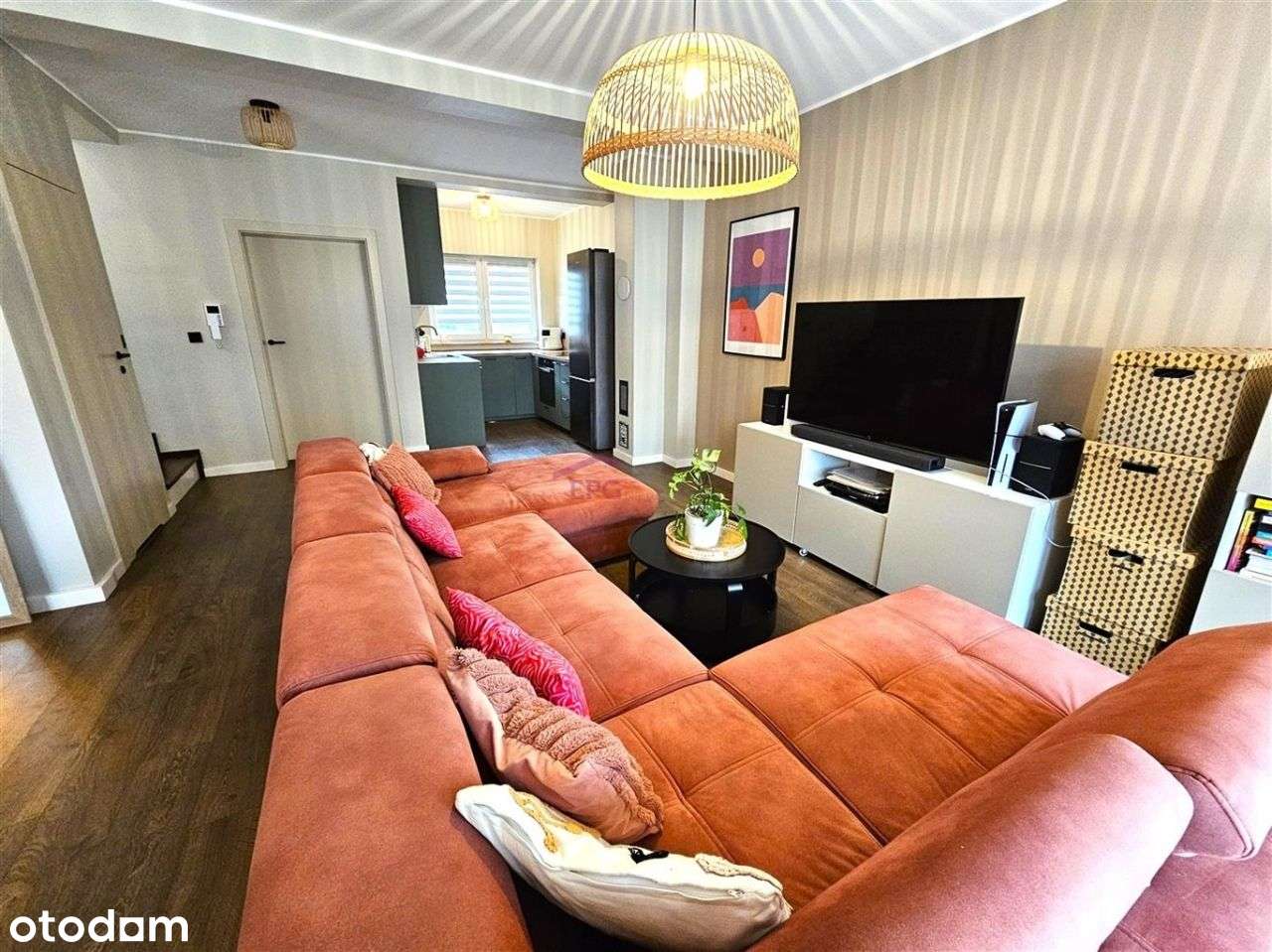 Dom na zamkniętym osiedlu – wyposażenie w cenie!-3