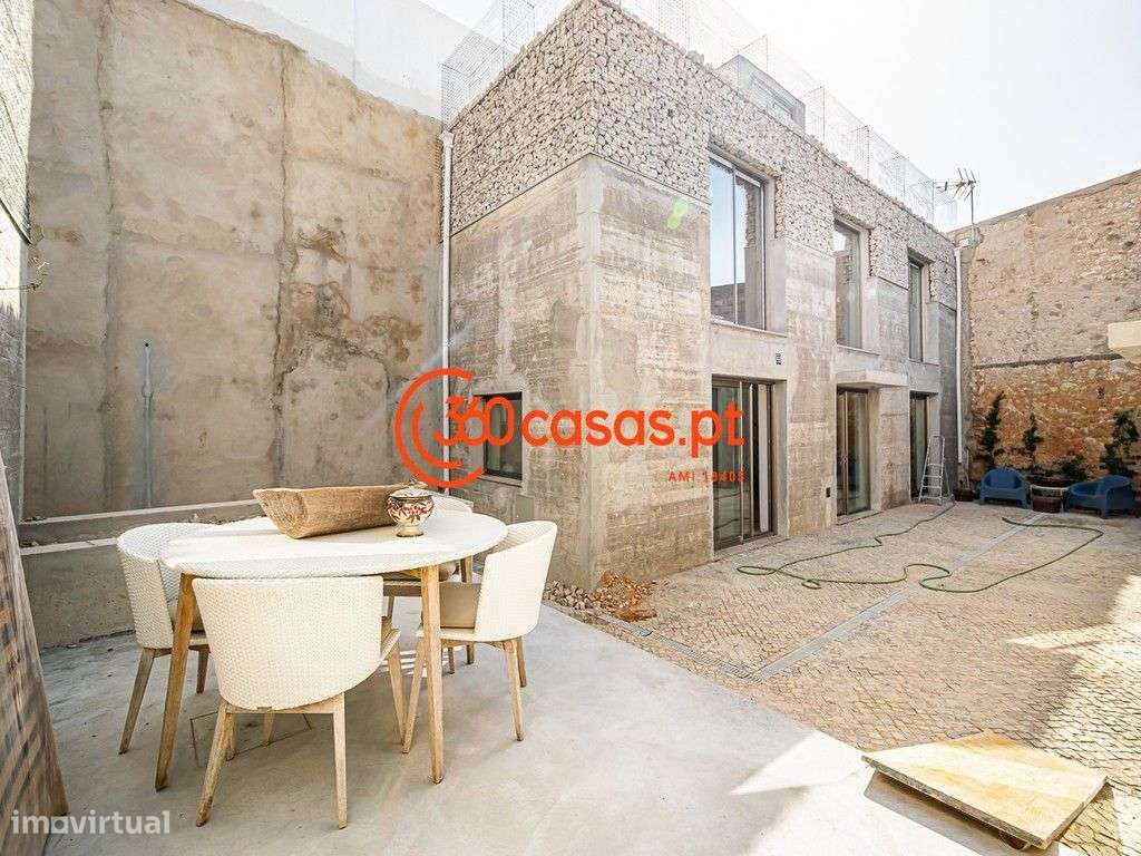 Moradia T2 com terraço e vista parcial para o mar e vista para em Faro - Grande imagem: 3/24