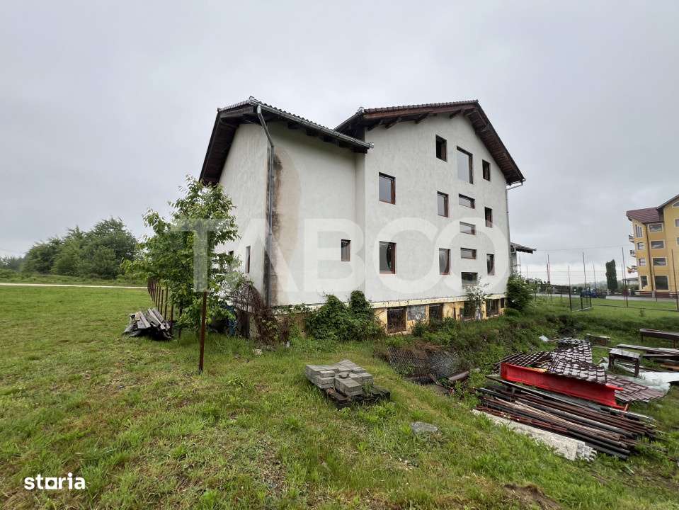 Pensiune  la Rosu480 mp de vanzare Statiune Climaterica Sambata de Sus - Imagine principală: 2/9