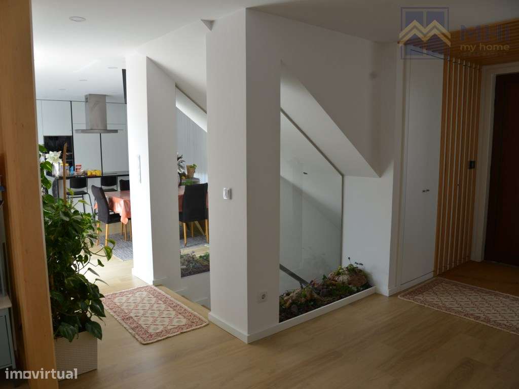 Excelente moradia Bifamiliar T3, a 100 metros da praia em Canidelo-42