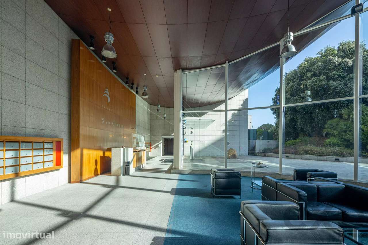 Arrenda T4 Duplex (3 Suites, 3 estacionamentos e arrecadação) na Torre - Grande imagem: 4/26