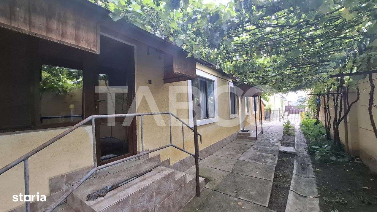 Doua case la pret de una teren 900 mp zona Turnisor - Imagine principală: 2/13