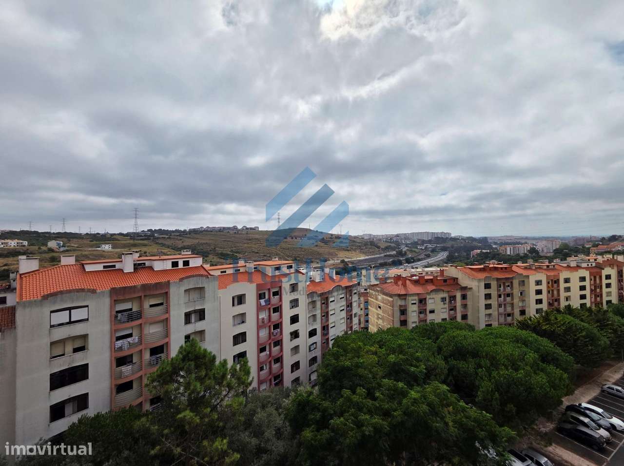 T2 na 1ª fase do Casal do Cotão remodelado e vista desafogada-8