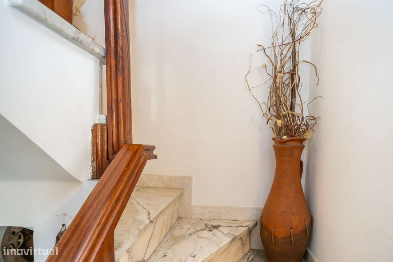 Moradia Geminada com Jardim, Cave e Garagem.-33