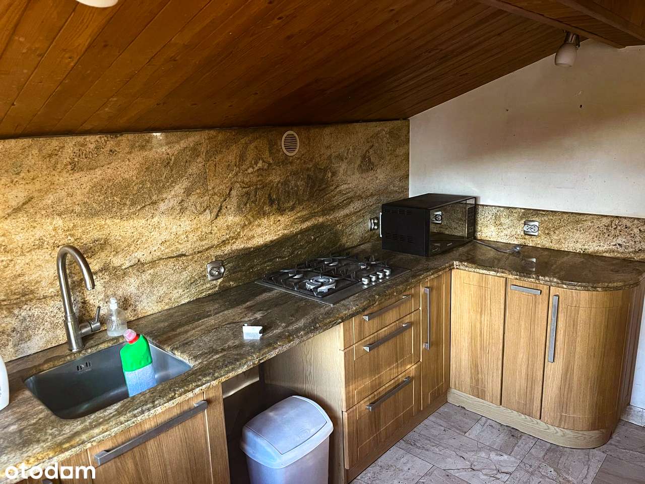 Dom w Ustroniu - spokojna i zielona okolica-9