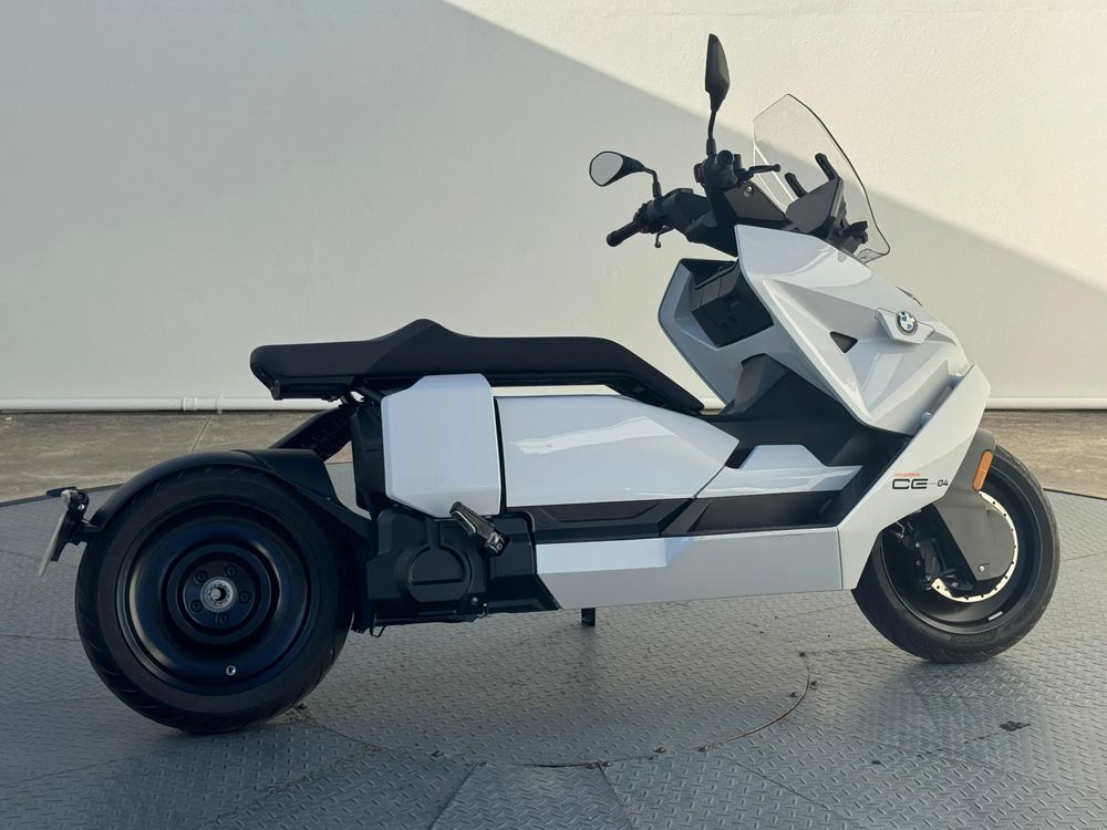 BMW CE 04