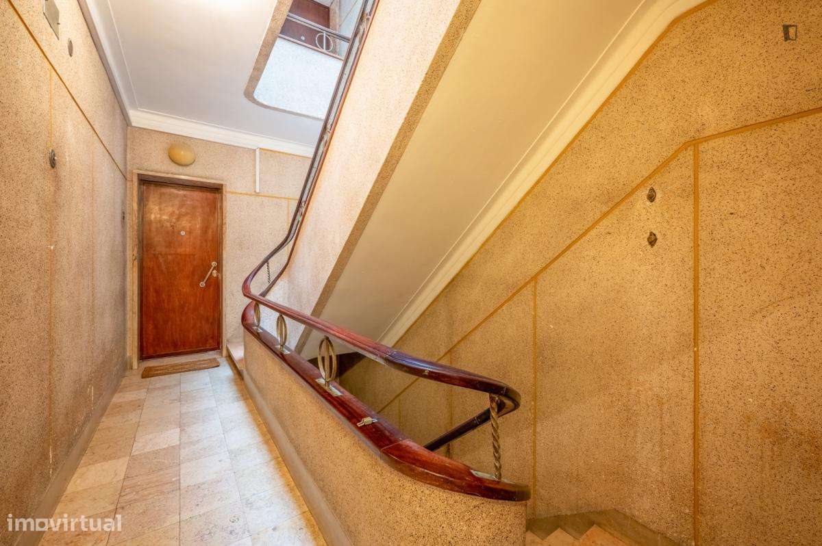 Quarto - localizado em Alameda Lisbon - Grande imagem: 5/9