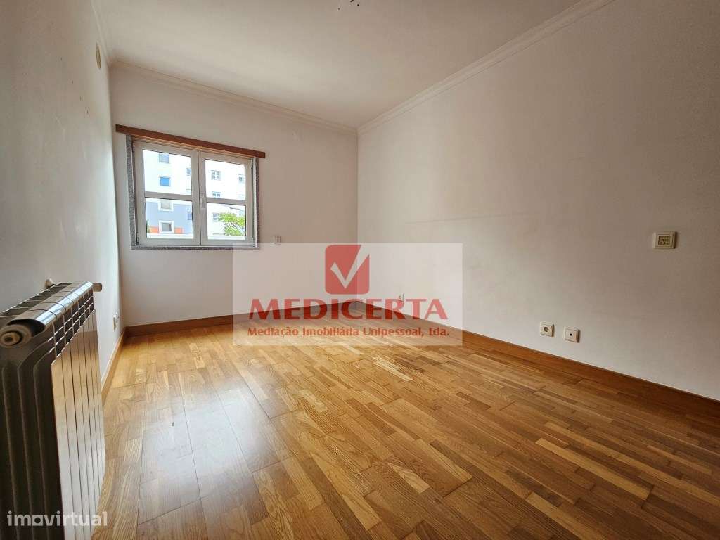 Amadora (Casas do Lago) T4 (2 Parqueamentos + Arrecadação)-21