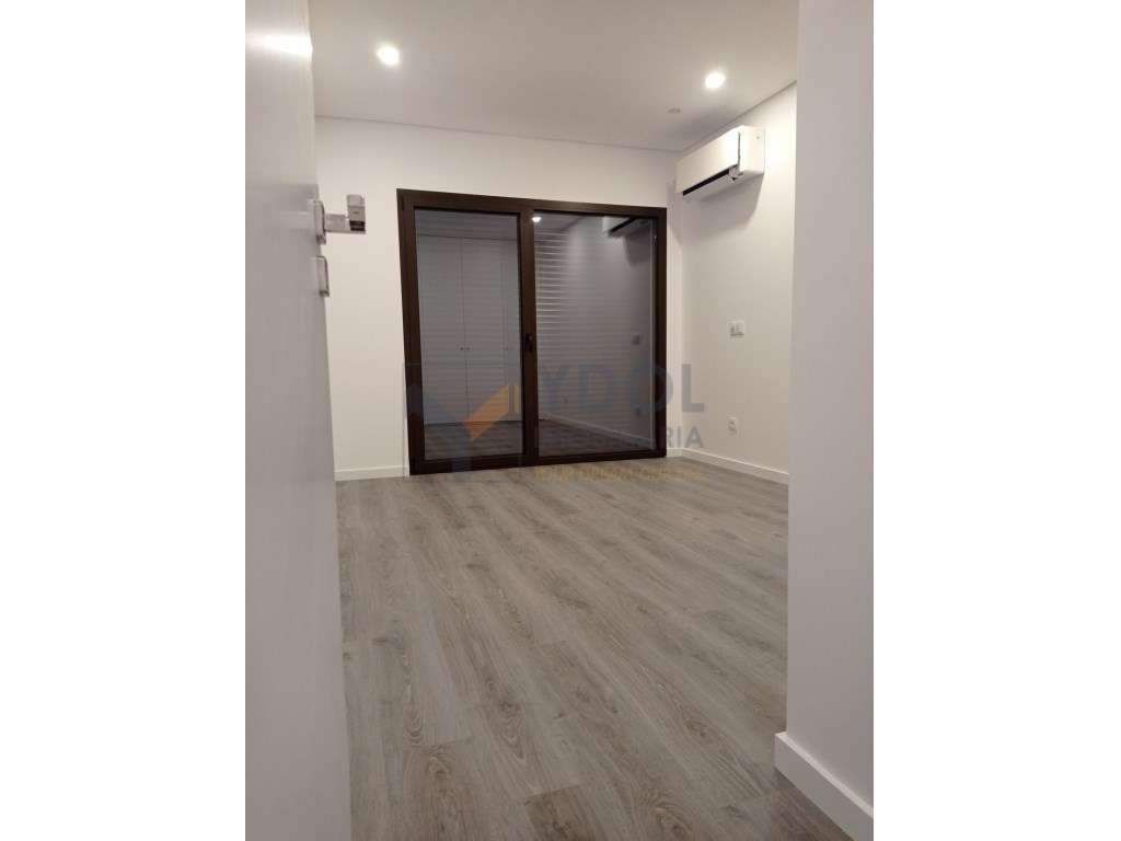 Apartamento T5 Duplex | Garagem Incluída | Montijo-7