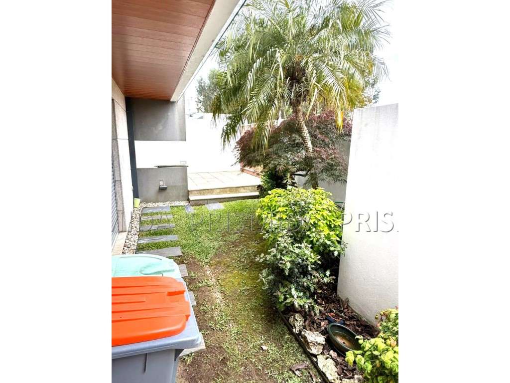 Moradia T3+1 como nova-23