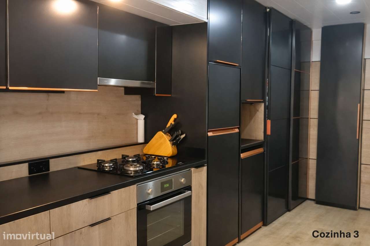 Apartamento T3 com Terraço Amplo e Exposição Solar na Ramada-0
