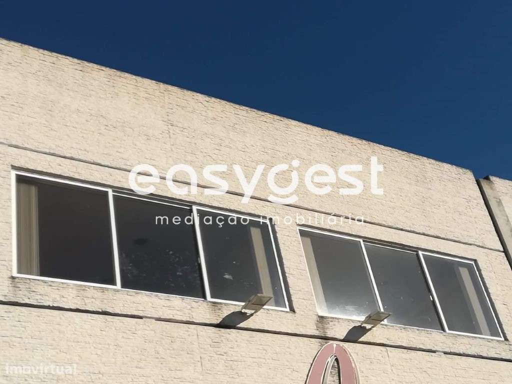 Armazéns no Parque Industrial - Grande imagem: 2/14