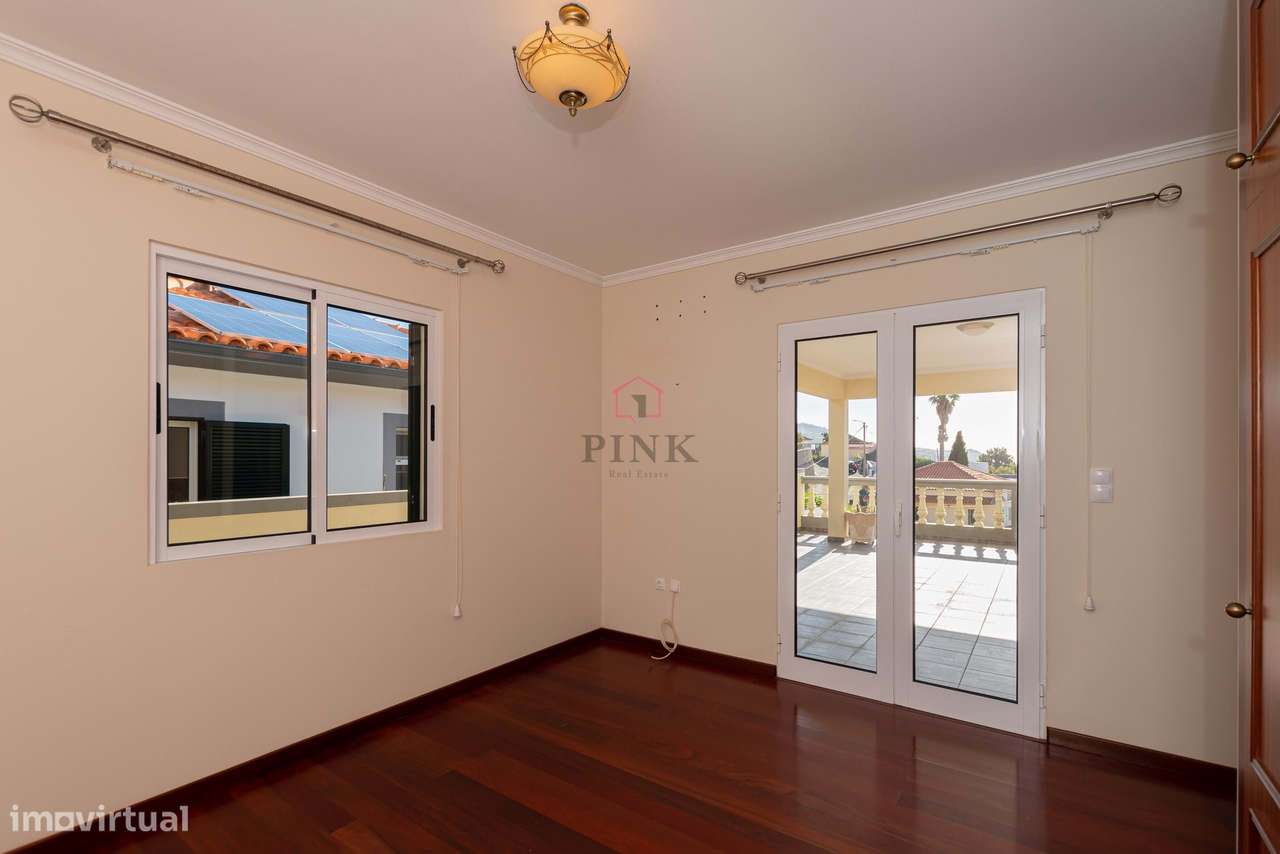 Calheta | Moradia T3 com Vista Mar e Terreno Extra-6