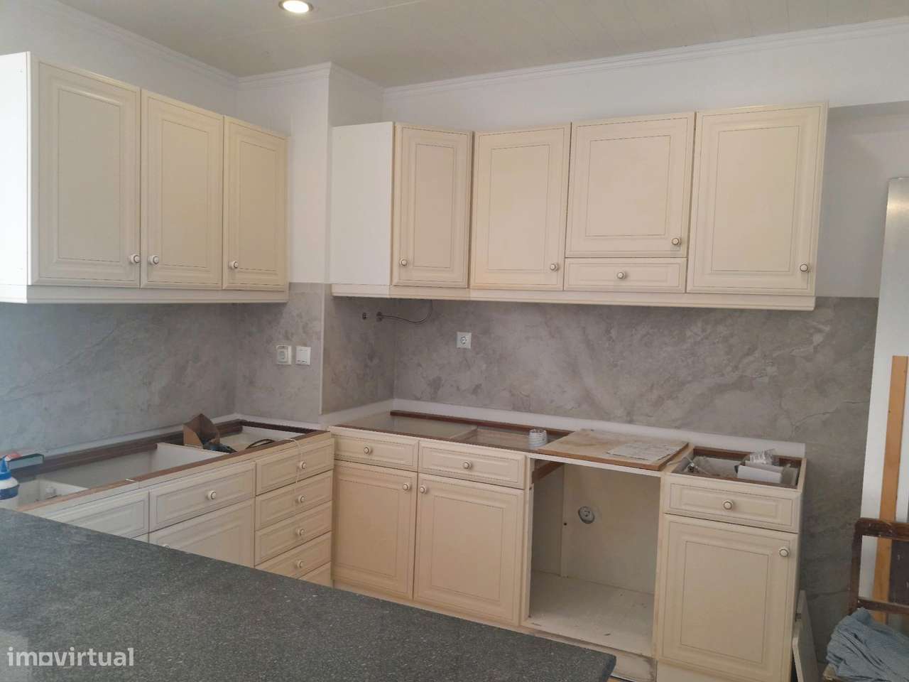 Moradia T3 com Garagem em Remodelação – Anaguéis, Coimbra-16