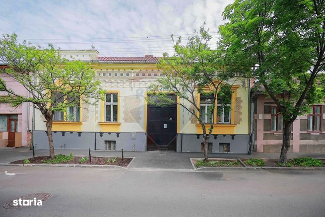 Apartament cu 4 camere de vânzare în zona Ultracentral-0