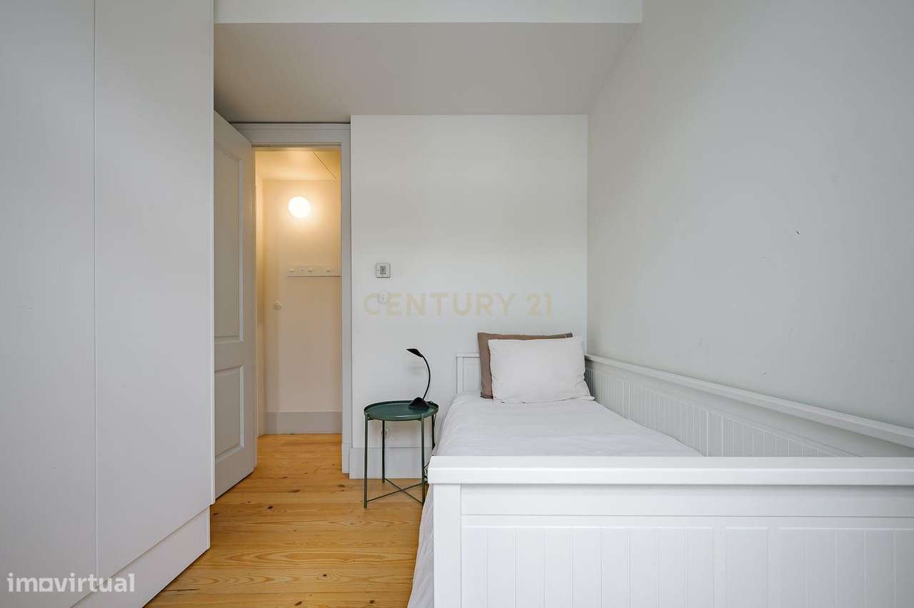 Apartamento T2 de Luxo com Varanda a Sul, Vista Rio e Prédio Totalment-16