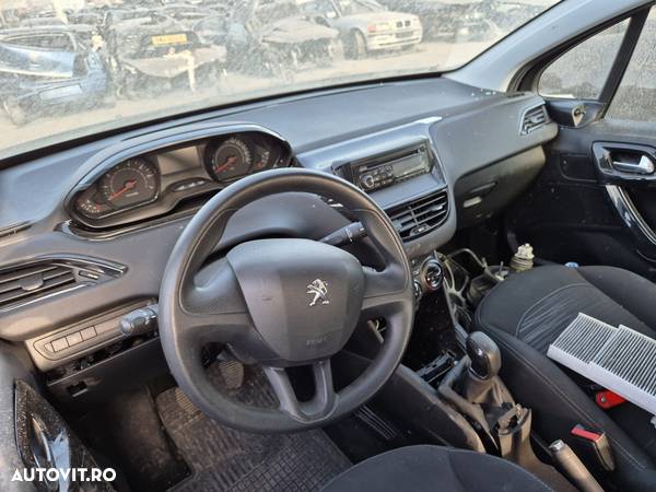 Dezmembram Peugeot 208, an 2013, 1.0 benzina, cutie manual - 3