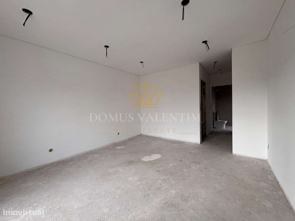 MORADIA GEMINADA -TRIPLEX T4 COM 3 WC
FERNÃO FERRO-21