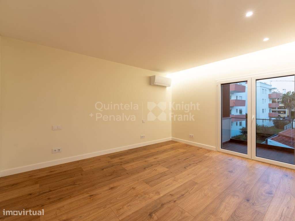 Apartamento T3 com garagem junto ao centro de Cascais-10