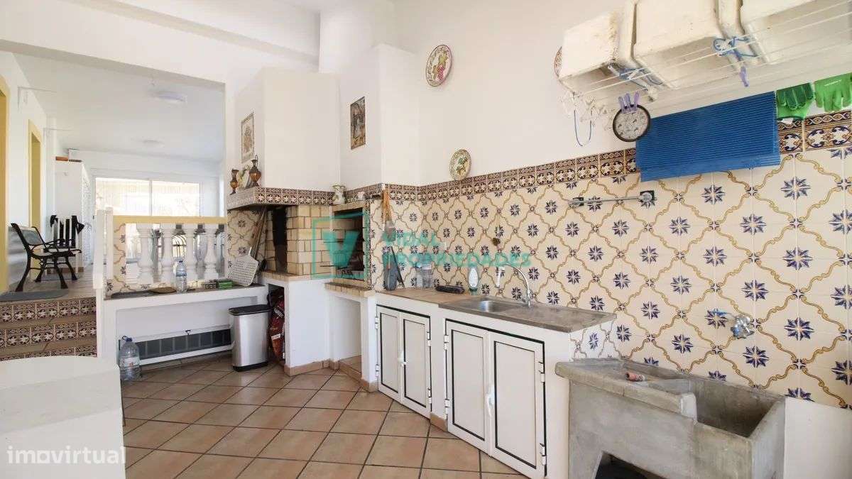 Moradia T7 com piscina e garagem em Loulé-17