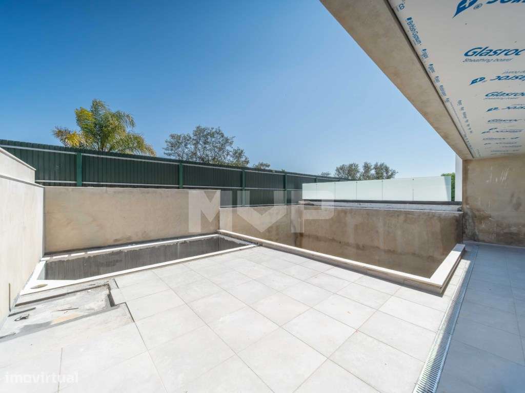 Moradias V3+1 com piscina | Gambelas - Design contemporâneo-10