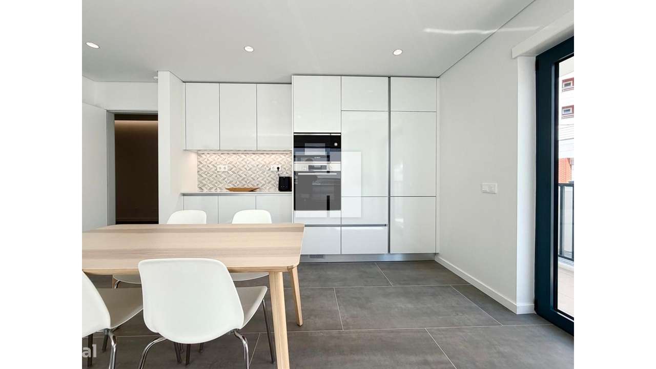 Moradia T4 Nova e Completa-7