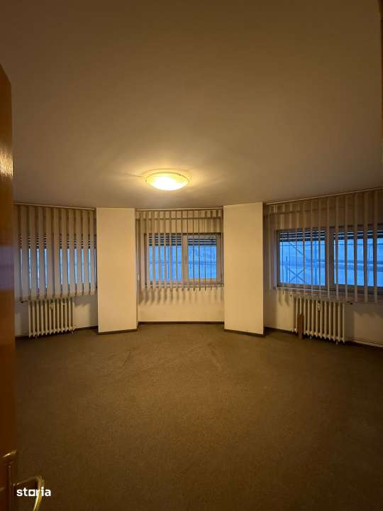 Vanzare apartament de 3 camere Decebal- vedere stradala