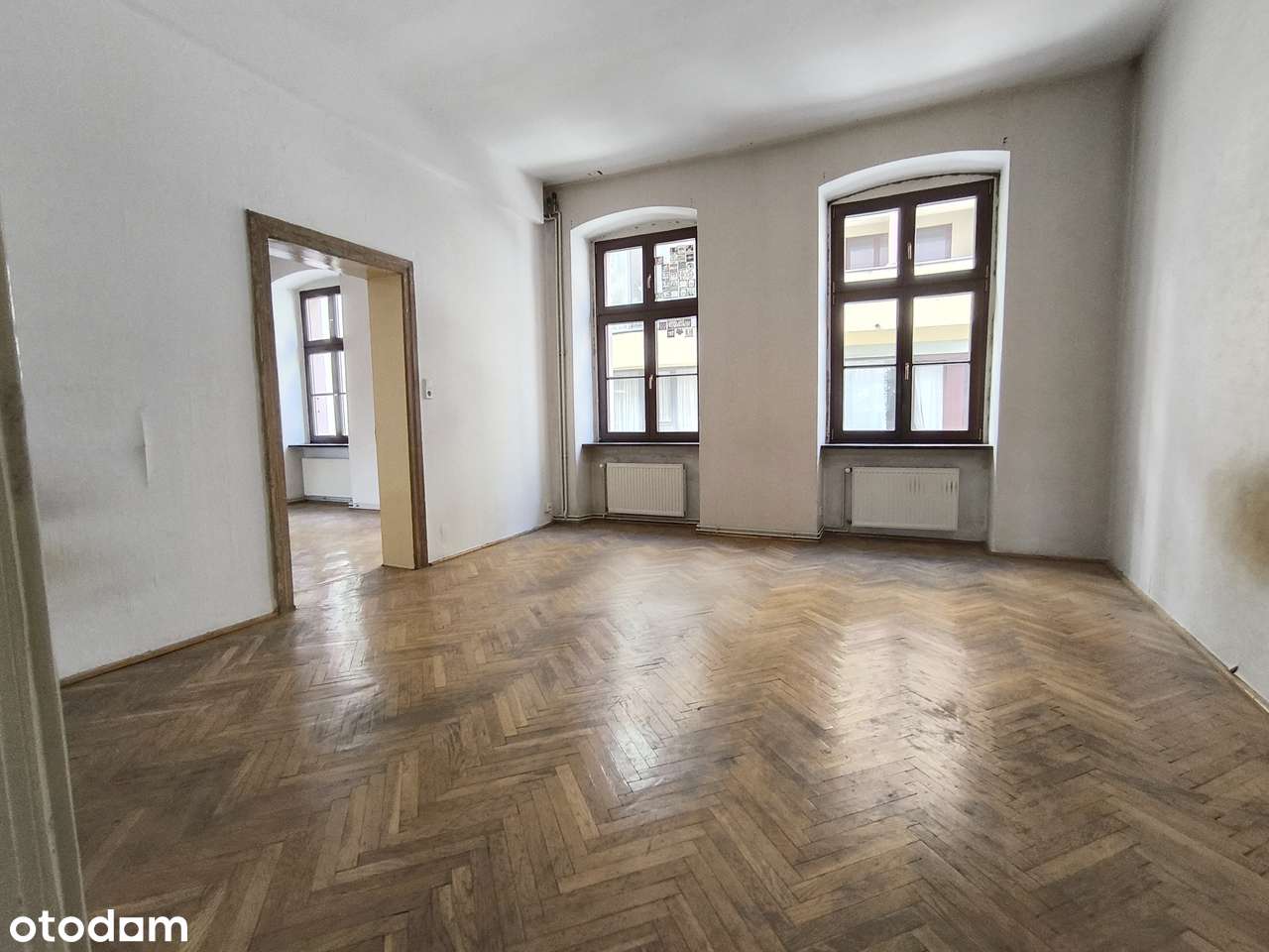 RYNEK Ul. Więzienna 5 !!! Całe piętro w kamienicy !!!-6