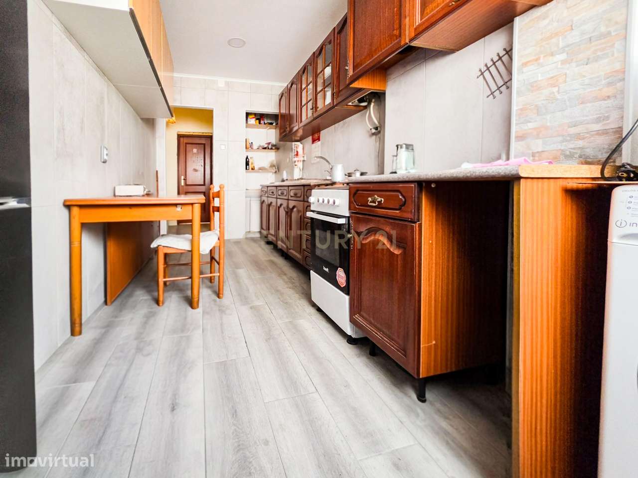 Apartamento T1 com Varanda em Localização Central-5