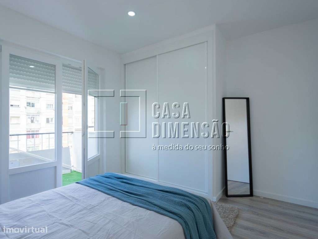Apartamento de tipologia T3 com varanda, mobilado e equipado em Ben...-42
