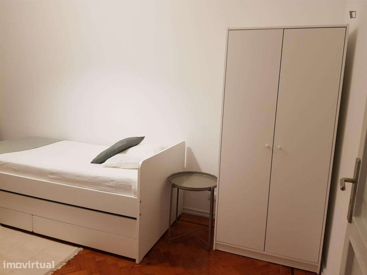 Quarto - localizado em Amadora Lisbon - Grande imagem: 3/8