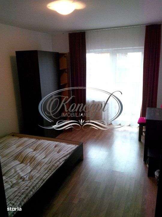 Apartament decomandat, cu parcare - Imagine principală: 3/8