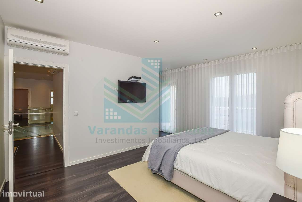 Moradia de luxo T5 com piscina e anexo-25