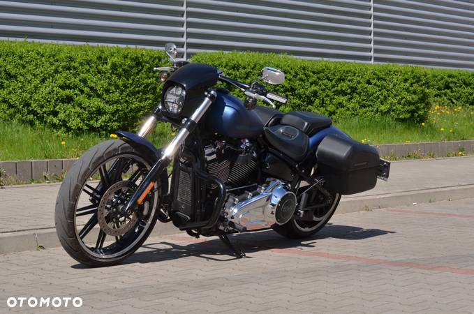 Harley-Davidson Softail Breakout - 15