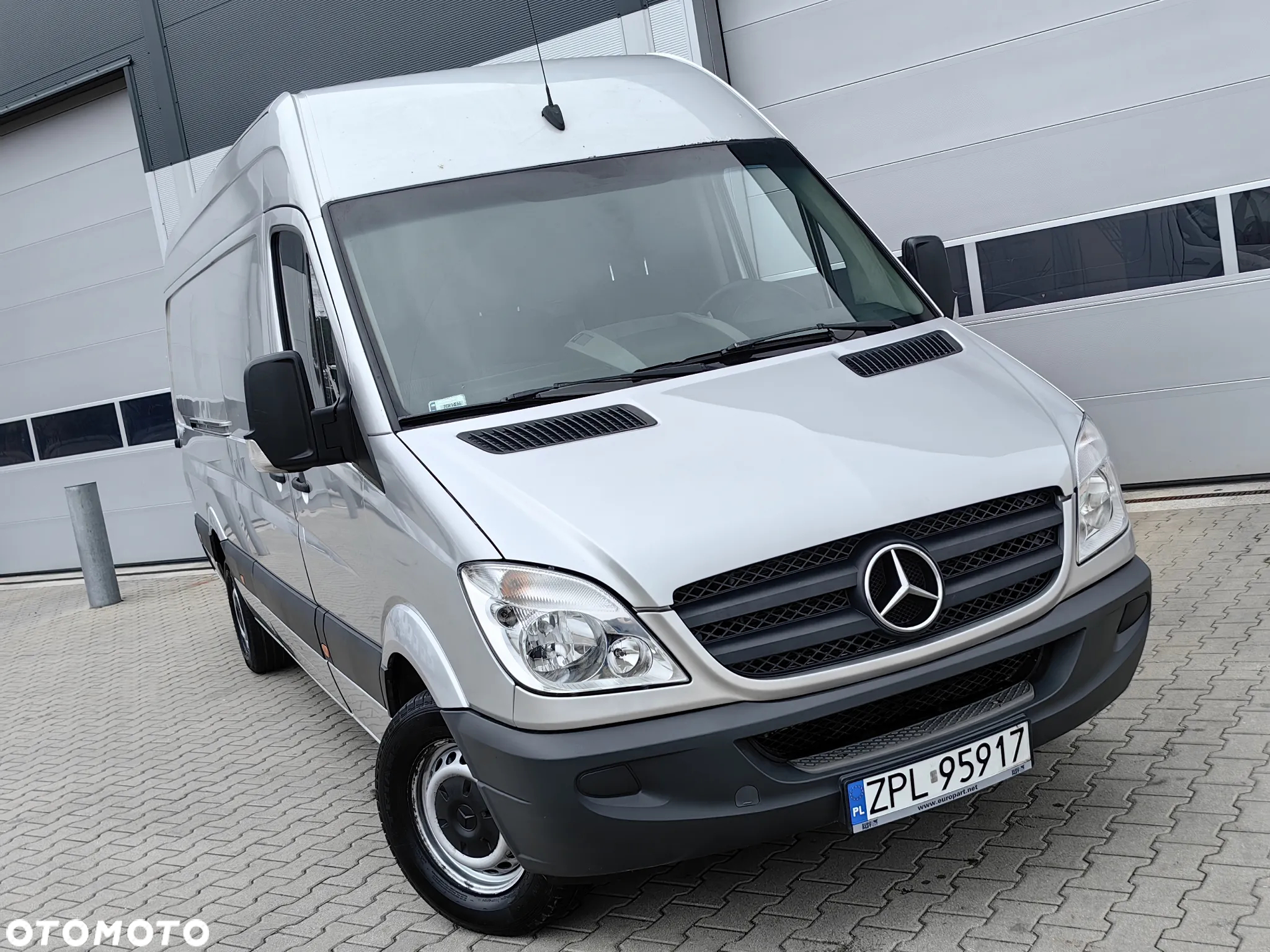 Mercedes-Benz Sprinter 319 - 19