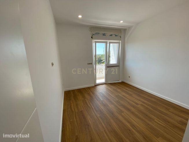 T2 com 90m² | Totalmente Remodelado com Acabamentos de Luxo – Sacavém-14