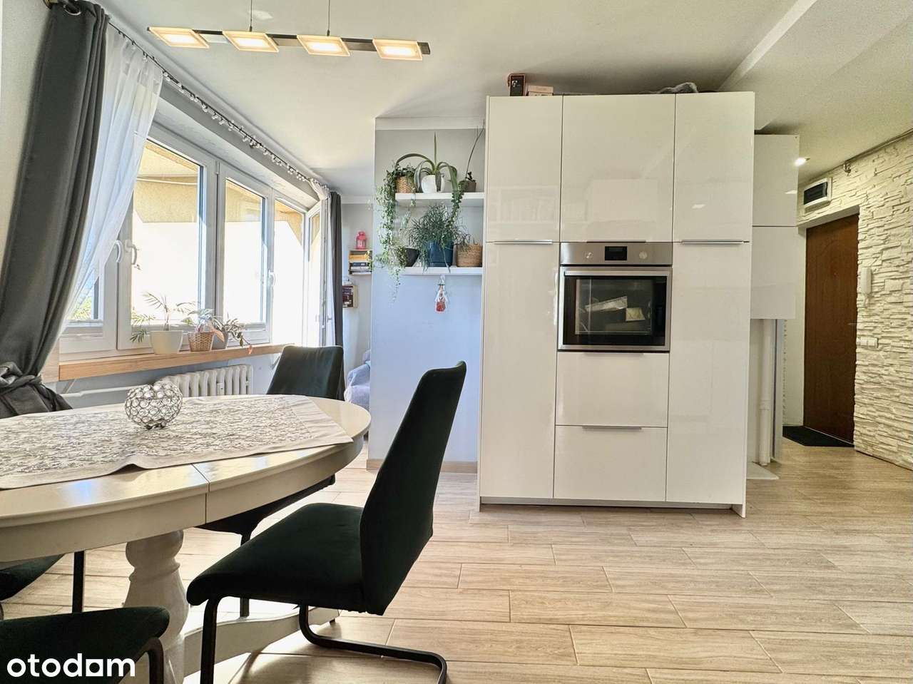 Bezpośrednio / 3 pokoje/ 45m / balkon / winda / pełne AGD / słoneczne-0