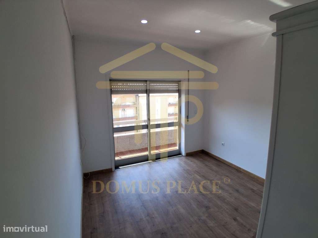 Apartamento T3 Renovado com 3 Frentes, Varandas e Garagem em Fânzer...-8