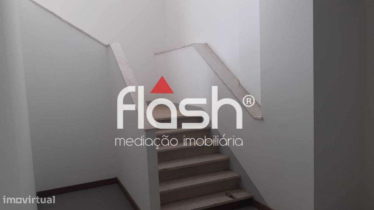 Venda de Espaço de loja/escritórios no Restelo-27