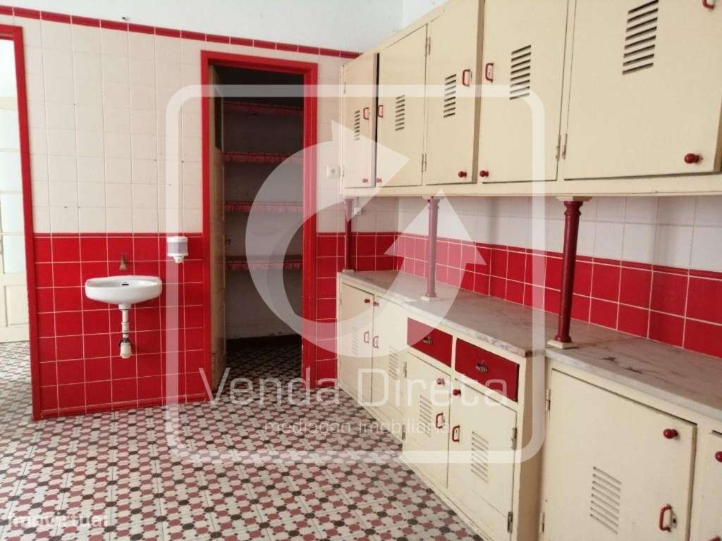 Moradia T7 com 4 pisos e garagem em Mouriscas - Abrantes. - Grande imagem: 4/45