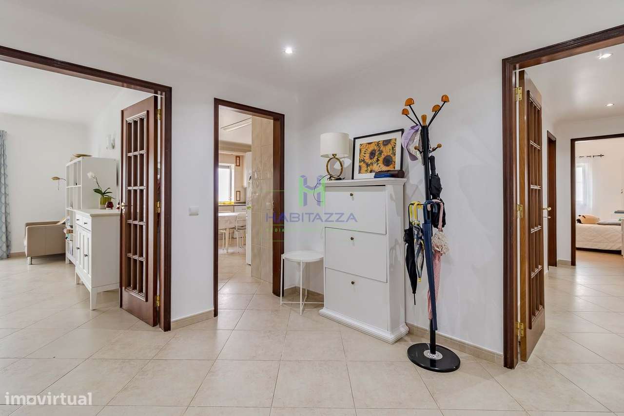 Apartamento T3 no último Piso, com 3 Frentes e Vistas Desafogadas em L-5