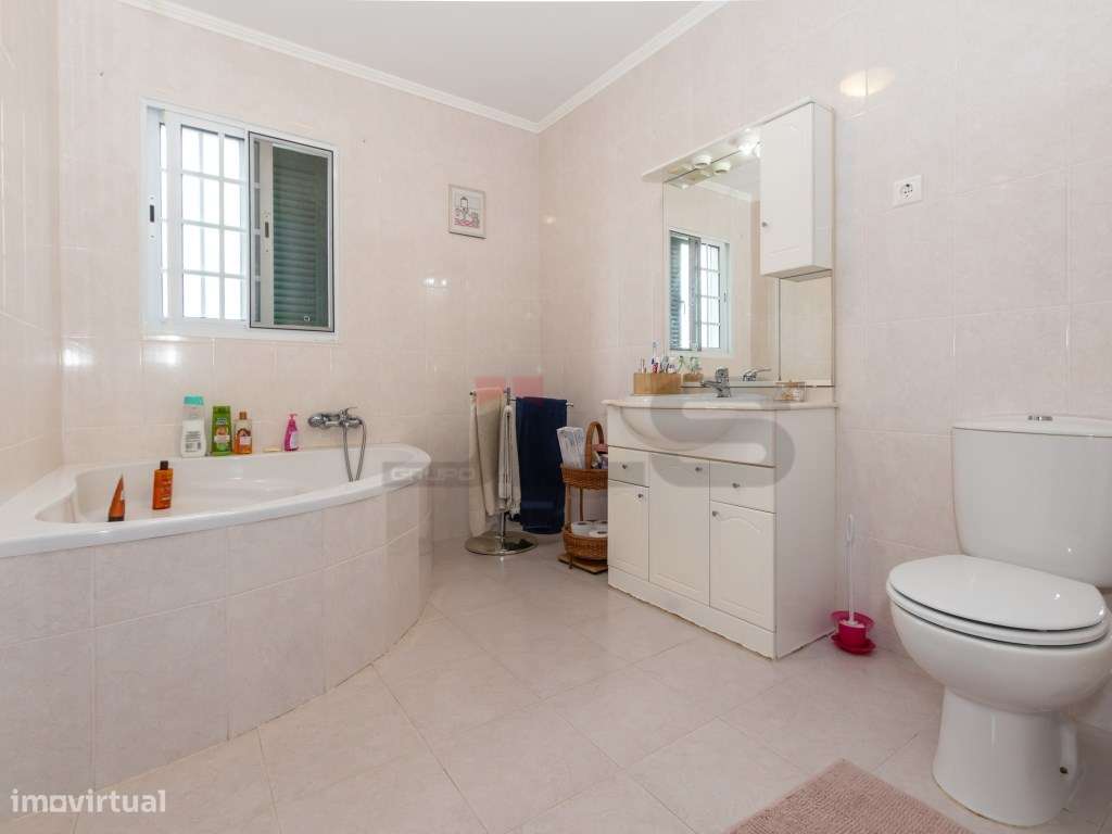 Moradia V4+1 próximo do Parque Urbano, São Pedro, Ponta Delgada-18