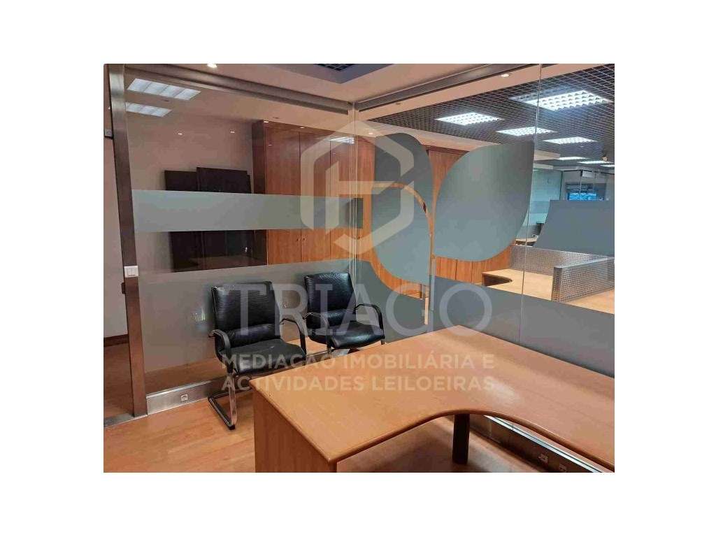 LOJA COM 124m² EM ZONA NOBRE DE SALVATERRA DE MAGOS - Grande imagem: 5/6