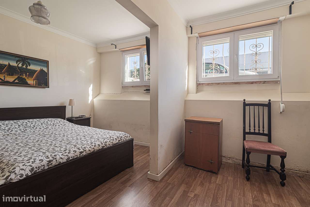 Apartamento T3 com Quintal na Amadora-14